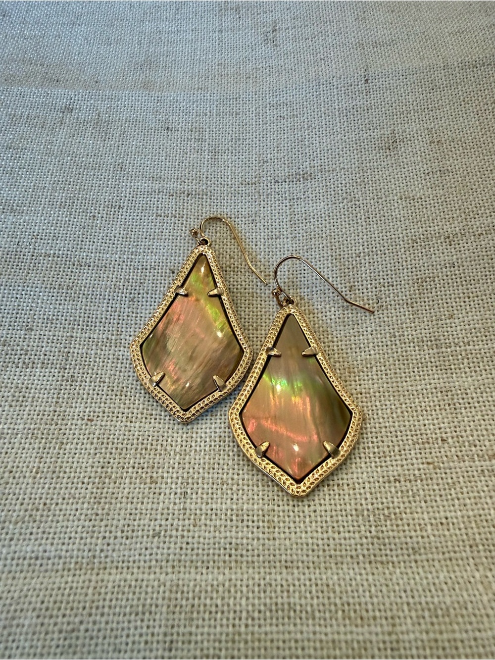 Kendra Scott drop earrings